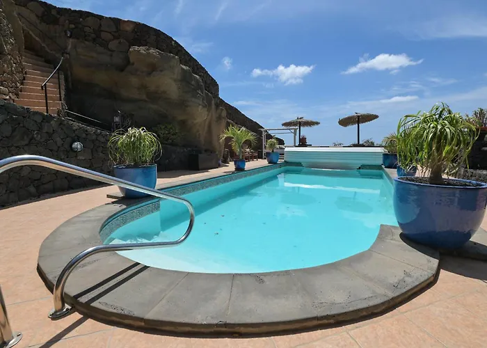 Castillo Lanzarote Villa Winni - Luxury Villa - Pet Friendly With Heated Pool